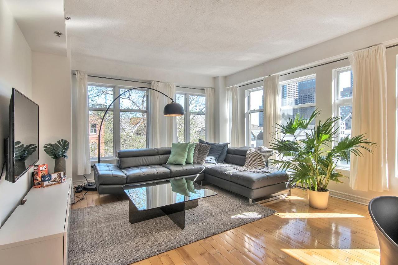 Place-des-arts Suites