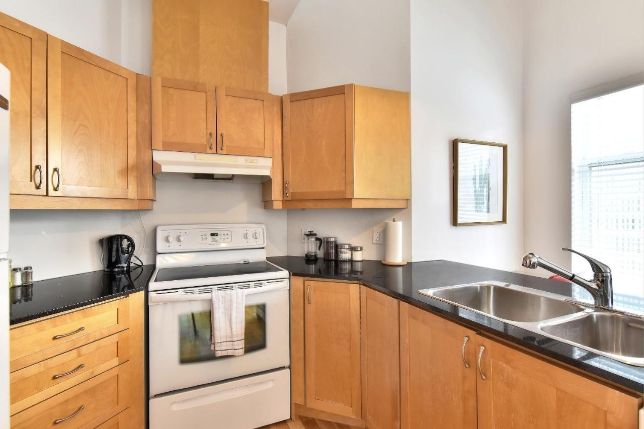 Place-des-arts Suites Apartment Montreal