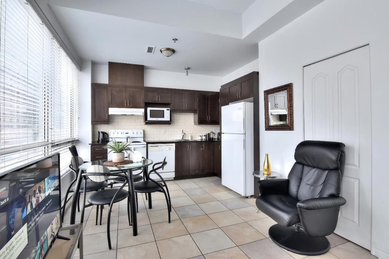 Place-des-arts Suites *