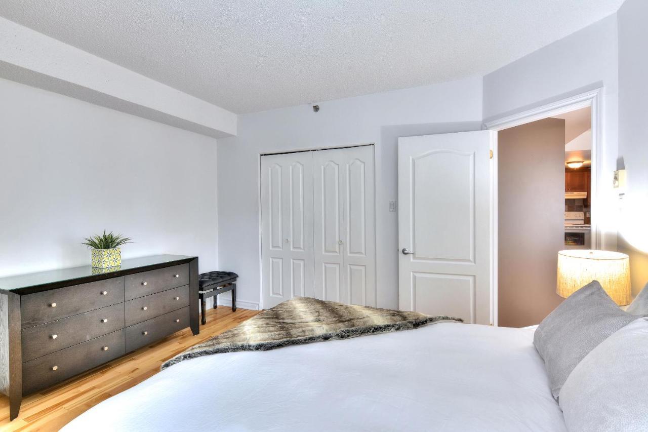 Place-des-arts Suites