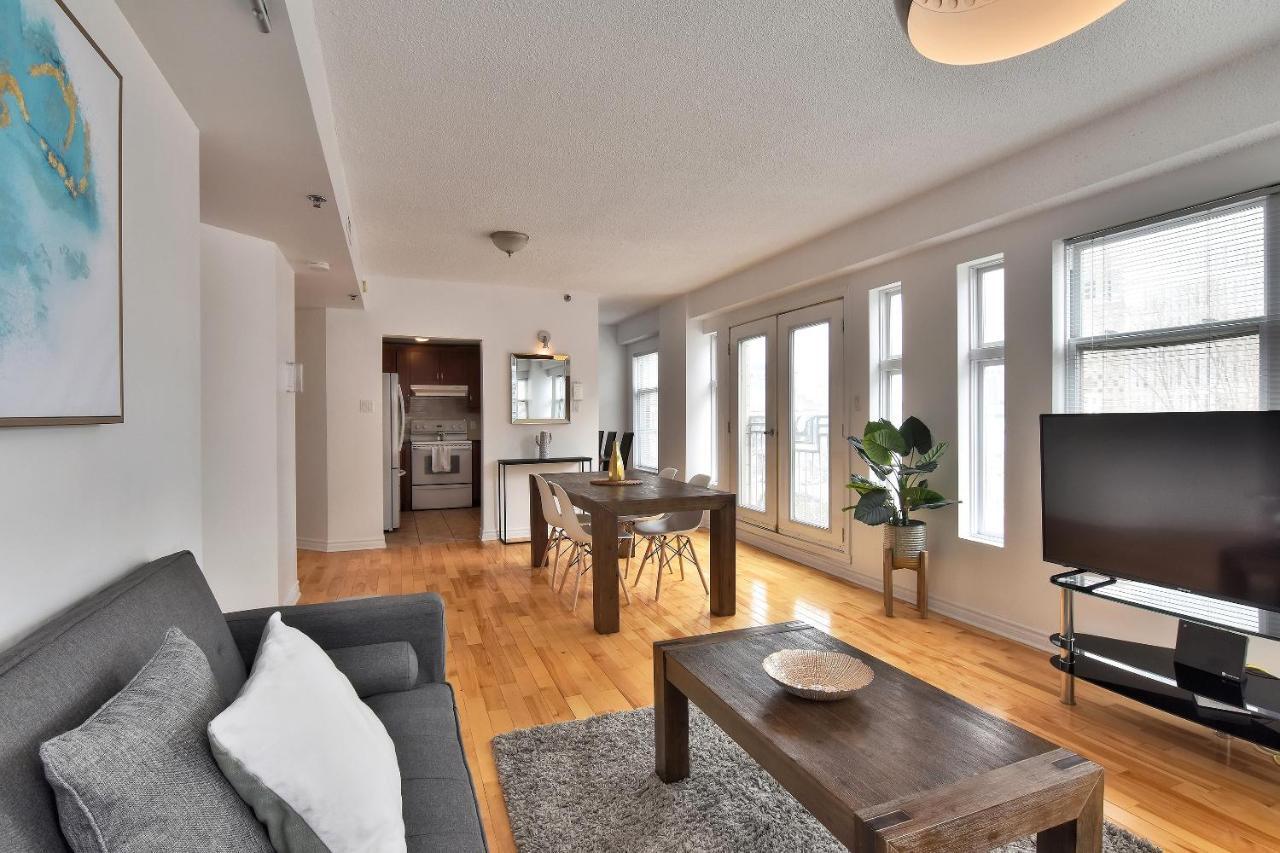 Place-des-arts Suites *